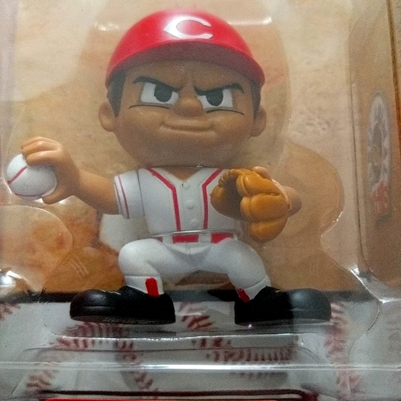 MLB Lil' Teammates Reds Pitcher Series 2 Figure - Picture 2 of 6